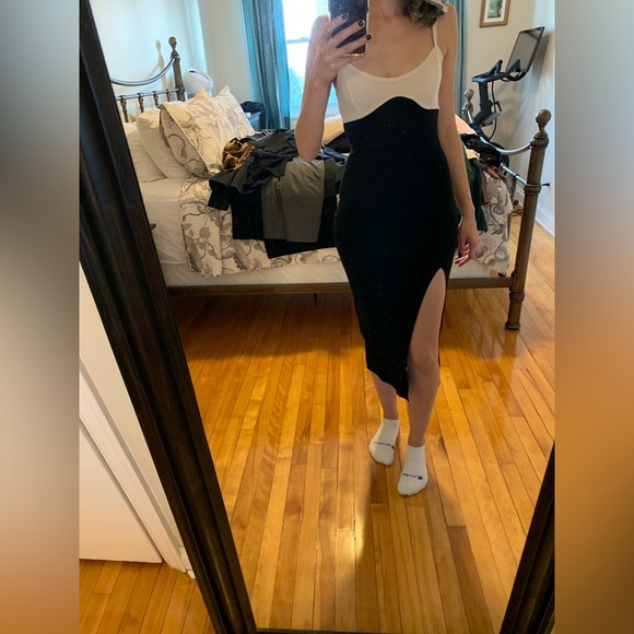 Jersey dress with slit - Picture 2 of 6